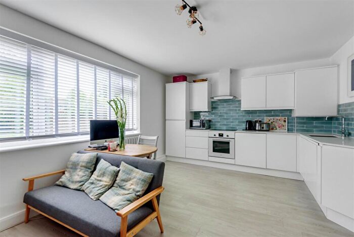 2 Bedroom Apartment For Sale In Palmerston Road, N22