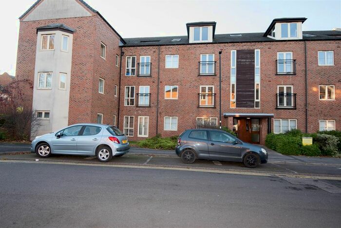 3 Bedroom Property To Rent In Lawrence Square, York YO10