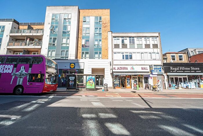 2 Bedroom Flat To Rent In Broadway, Ealing, London, W13
