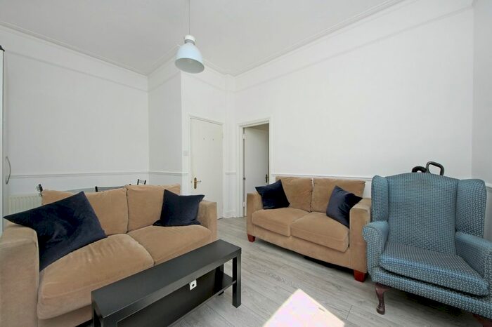 2 Bedroom Flat To Rent In Harvard Road, London, W4