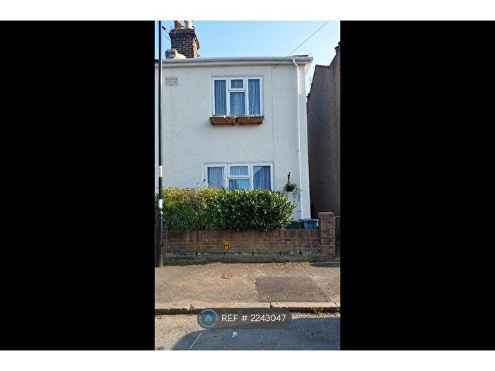 2 Bedroom End Of Terrace House To Rent In Eland Road, Croydon, CR0