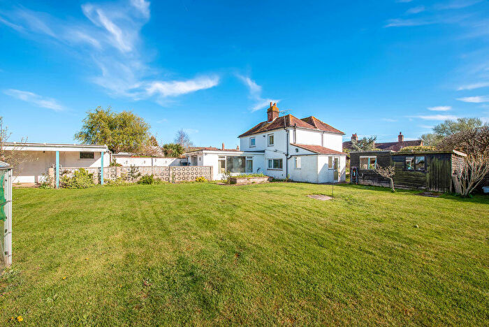 3 Bedroom Detached House For Sale In Main Road, Chichester, PO18