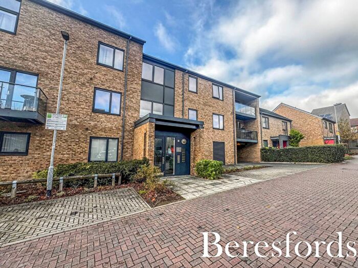 2 Bedroom Flat For Sale In Goodwin Way, Romford, RM3