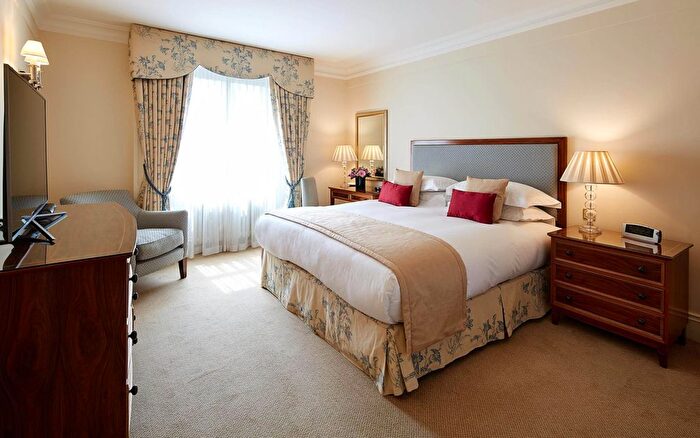 2 Bedroom Flat To Rent In Flat, - Hyde Park Gate, London, SW7