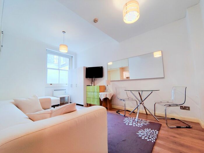 Studio To Rent In Earls Court Square, Kensington, London, SW5