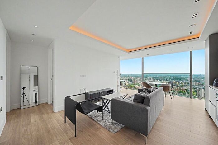 2 Bedroom Apartment To Rent In Bollinder Place, Carrara Tower, EC1V