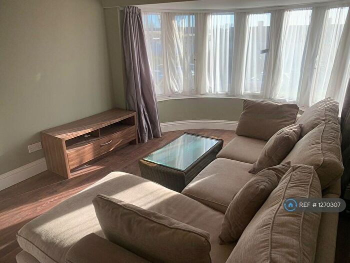 1 Bedroom Maisonette To Rent In Cumberland Avenue, Slough, SL2