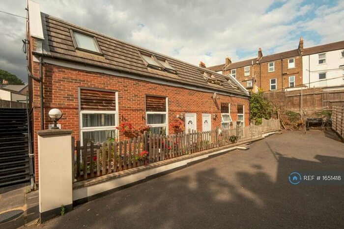 1 Bedroom Flat To Rent In Uplands Close, London, SE18