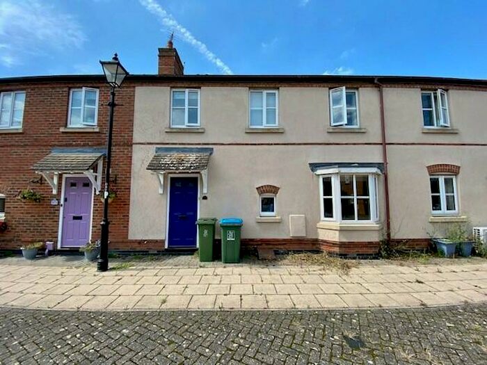 3 Bedroom House To Rent In Turnham Way, Fairford Leys, Aylesbury, HP19