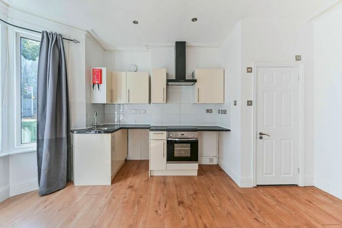 1 Bedroom Flat To Rent In London Road, Hackbridge, Wallington, SM6