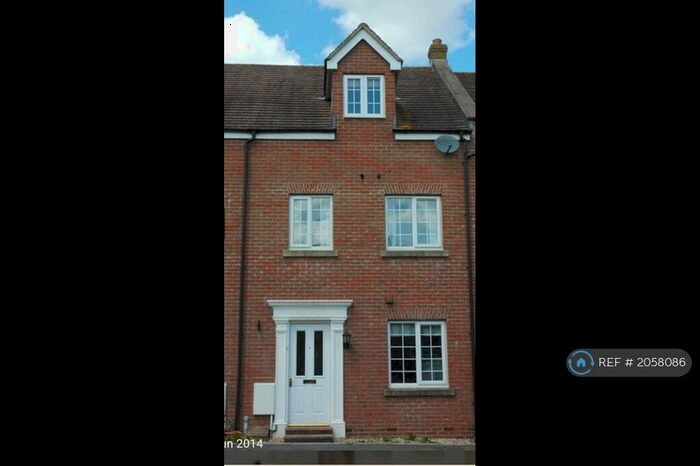 3 Bedroom Terraced House To Rent In Cerne Avenue, Gillingham, SP8