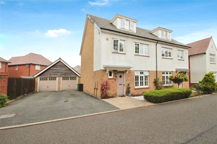 4 Bedroom Semi-Detached House To Rent In Finches Chase, Basildon, SS15