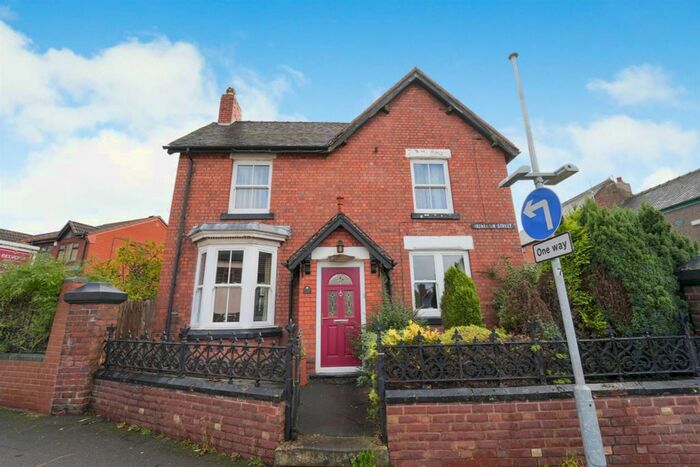 3 Bedroom Detached House For Sale In Hatherton Street, Cheslyn Hay, Walsall, WS6