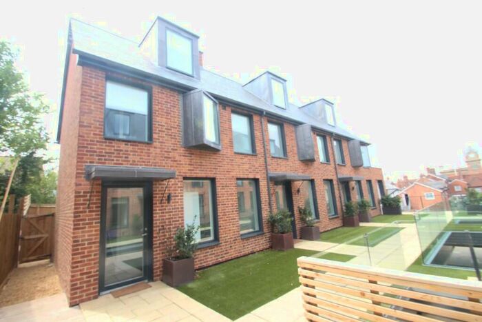 3 Bedroom Town House To Rent In Bewick Mews, Hungerford, Berkshire, ., RG17