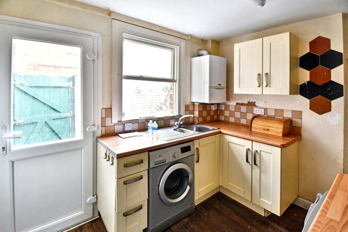 3 Bedroom Terraced House For Sale In Bower Street, Bedford, MK40