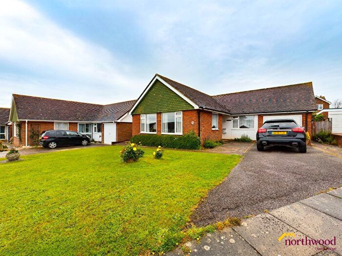 3 Bedroom Bungalow To Rent In Kingston Close, Seaford, BN25