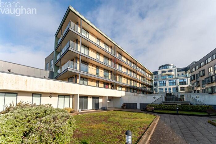 2 Bedroom Flat To Rent In Suez Way, Saltdean, Brighton, BN2