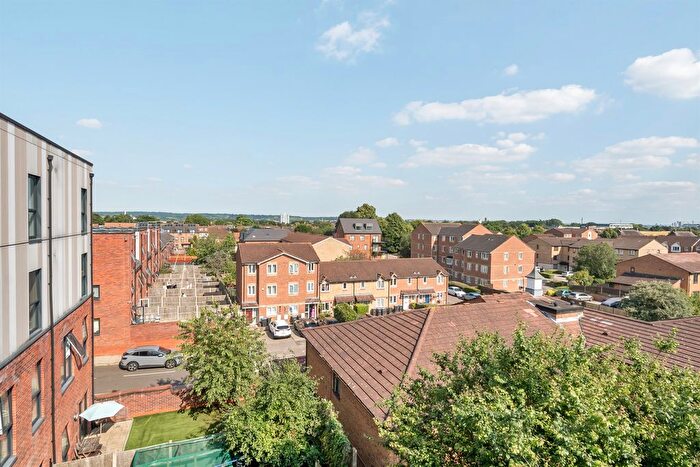 1 Bedroom Flat To Rent In Canning Square, Enfield, EN1