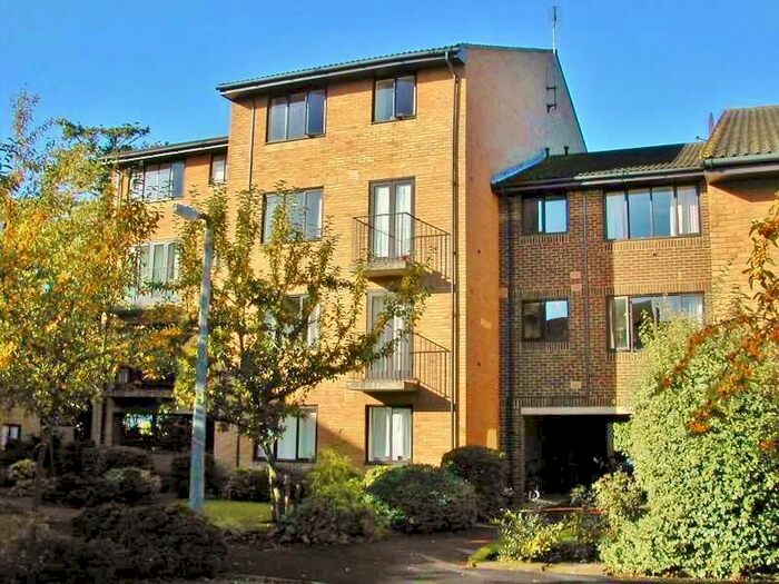 1 Bedroom Flat To Rent In The Rowans, Woking, Surrey GU22