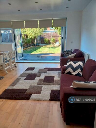 2 Bedroom Bungalow To Rent In Rugby Avenue, Wembley, HA0