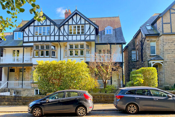 2 Bedroom Apartment To Rent In Harlow Moor Drive, Harrogate, HG2
