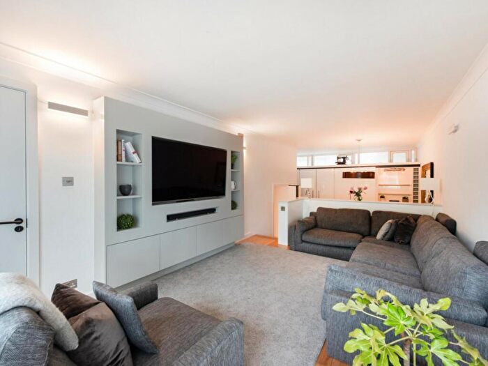 2 Bedroom Property To Rent In Spedan Close, Hampstead, London, NW3