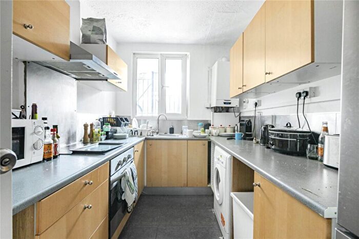 3 Bedroom Apartment To Rent In Canrobert Street, Bethnal Green, London, E2