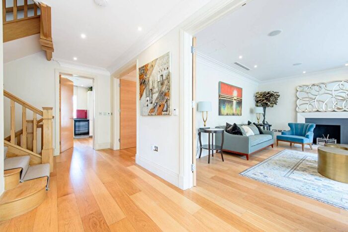 5 Bedroom Detached House To Rent In Havana Drive, Temple Fortune, London, NW11