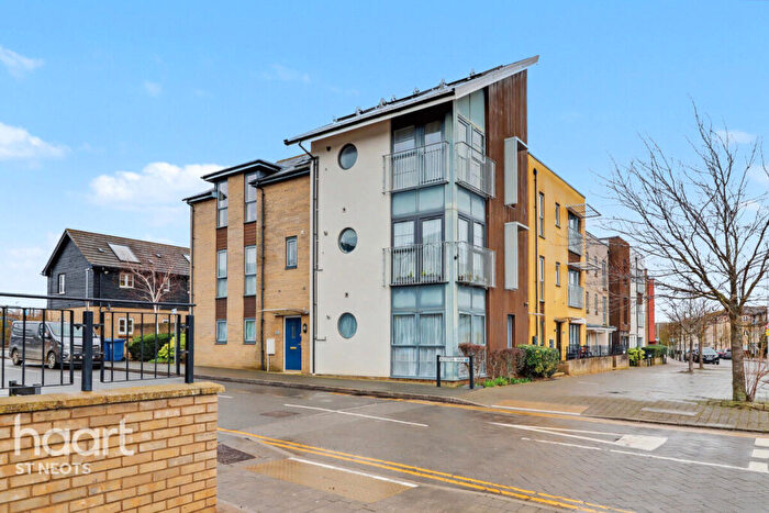 2 Bedroom Apartment For Sale In Station Square, St Neots, PE19