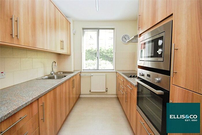 1 Bedroom Flat For Sale In Finchley Road, Temple Fortune, NW11