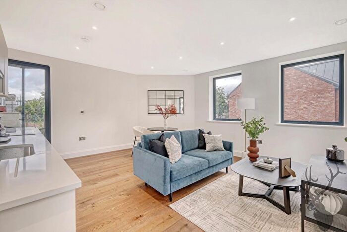 2 Bedroom Flat To Rent In Aldbourne Road, Shepherd's Bush, W12
