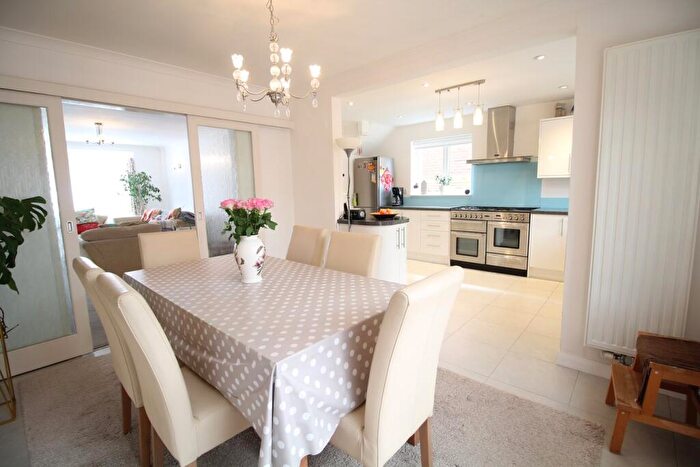 4 Bedroom Detached House For Sale In Mitchley Avenue, Riddlesdown, South Croydon, CR2