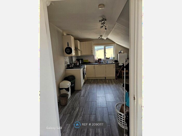 3 Bedroom Flat To Rent In Cowbridge Road East, Cardiff, CF11