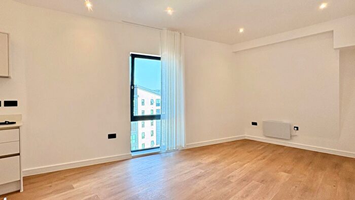 1 Bedroom Flat To Rent In Windsor Bridge Road, Bath, BA2