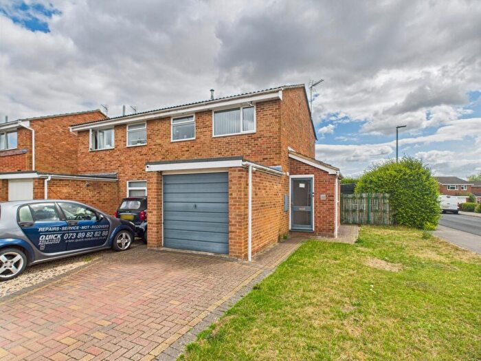 3 Bedroom Semi-Detached House For Sale In Battle Road, Tewkesbury, GL20