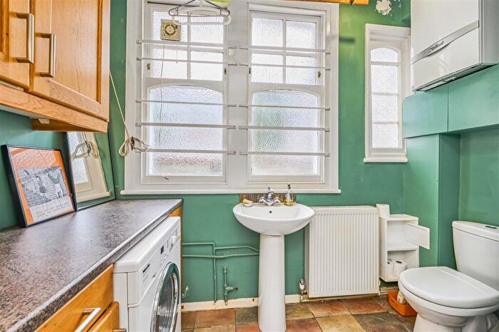 4 Bedroom Semi-Detached House For Sale In Nightingale Lane, SW12