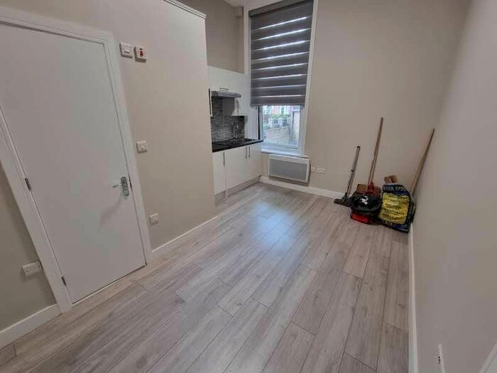 Studio To Rent In Blythe Road, London, W14