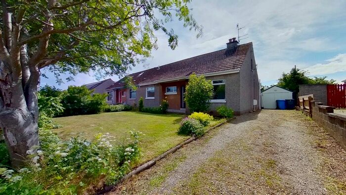 3 Bedroom Bungalow To Rent In Claypotts Place, East End, Dundee, DD5