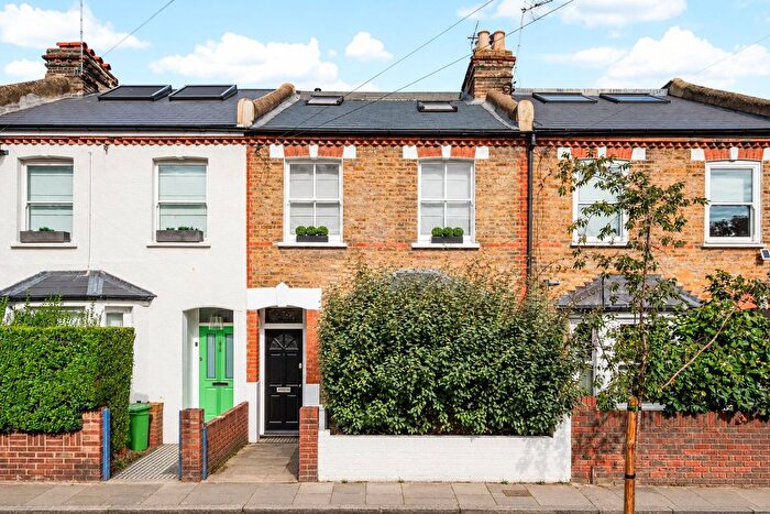 2 Bedroom Flat For Sale In Standen Road, Southfields, London, SW18