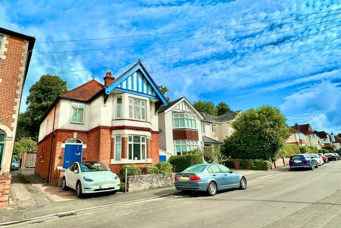 4 Bedroom Detached House To Rent In High Park Road, Farnham, GU9