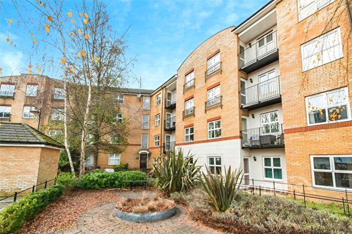 2 Bedroom Flat To Rent In Russell Road, Basingstoke, RG21