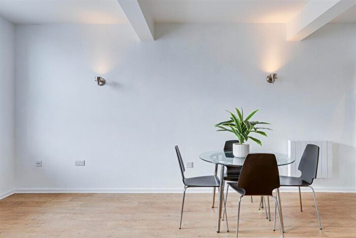 2 Bedroom Apartment To Rent In The Mews, Cliff Road, Nottingham, NG1