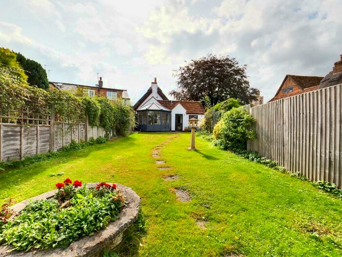 2 Bedroom Detached House For Sale In Box Cottage, Cuddington, HP18