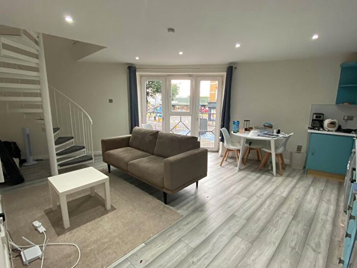 1 Bedroom Flat To Rent In Croft Street, Surrey Quays, London, SE8