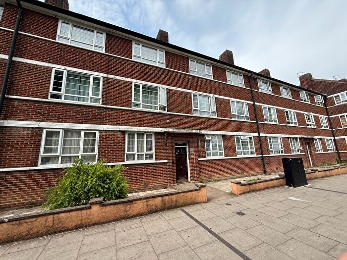 2 Bedroom Flat For Sale In Beverley Drive, Edgware, HA8