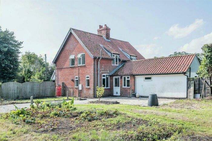 2 Bedroom Semi-Detached House For Sale In Tunstead Road, Hoveton, Norwich, Norfolk, NR12