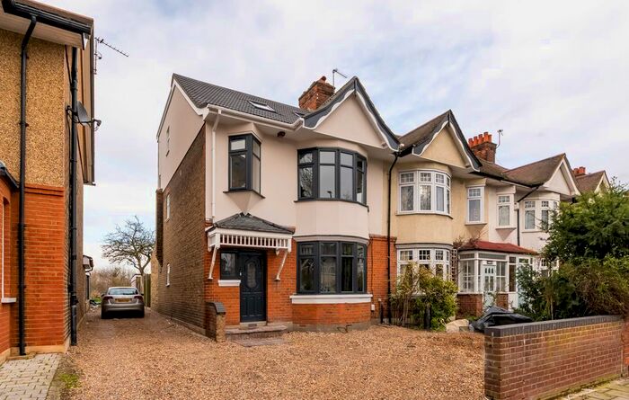 5 Bedroom Semi-Detached House To Rent In Boston Manor Road, Brentford, TW8