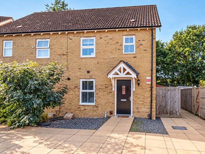 3 Bedroom End Of Terrace House For Sale In Stylish, Move-in-ready Living With Three Bedrooms, Two Bathrooms And A Beautifully Transformed Garden, ME7
