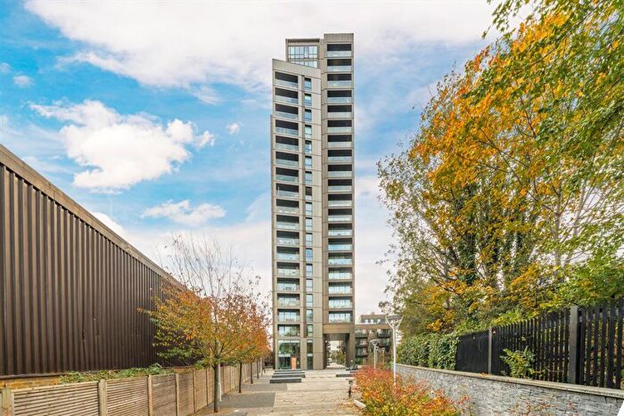 2 Bedroom Flat To Rent In Moulding Lane, New Cross, SE14