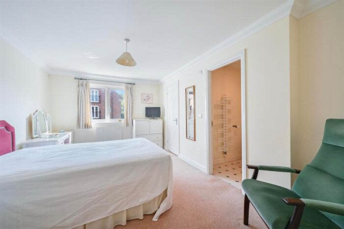 2 Bedroom Apartment For Sale In Wingfield Court, Banstead, SM7
